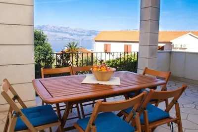 Image de Appartement de deux chambres avec la terrasse et la vue sur le mer Postira, Brac (A-17323-a)