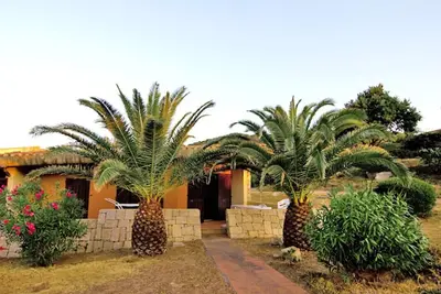 Image de Villa panoramique avec jardin et vue sur la mer immergée dans le maquis méditerranéen