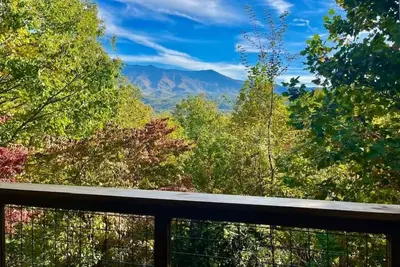 Image de Hilltop Cabin avec vue panoramique sur la montagne et la vie privée