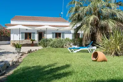 Image de Can Blau - Cosy chalet with garden and terraces near the beach. Free WiFi