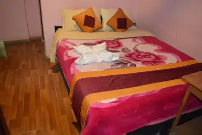 Image de Chambre avec salle de bain privée, douche chaude et Wifi gratuit 24h / 24