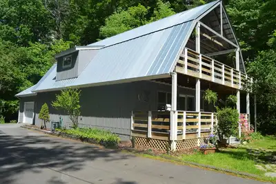 Ox Glenn Coach House, à l'étage, une retraite en montagne près de Blue Ridge Parkway