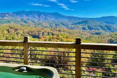 Image de Vues de monstres / Privé / Près de DwTn Gatlinburg / Hot Tub