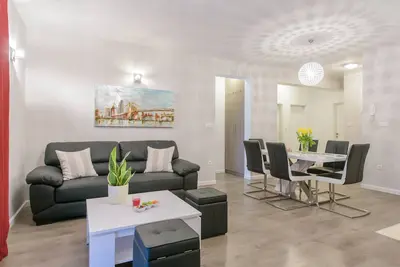 Image de Maison de luxe pour les grands groupes, barbecue, parking