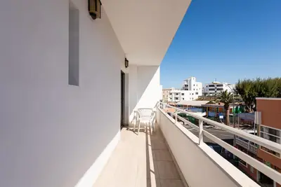 Image de 2 min Walk to Beach - Private Terrace - 4