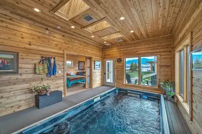 Image de Mtn-View Ennis Lake Studio avec Kayak, piscine, foyer