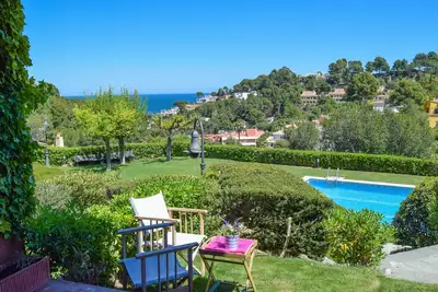 Image de Maison mitoyenne de deux chambres avec vue sur la mer. Jardin communautaire - piscine. 800 m. Plage
