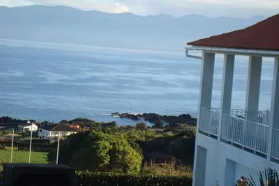 Image de Pico Hollidays Rentals- Vues Paradisiaques sur la montagne de Pico et la mer.