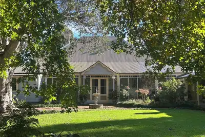Image de Circa 1874 House Pool and Garden sur 3 acres.