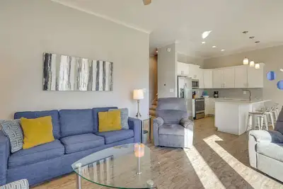 Image de Nouveau! Cottage w / piscine partagée, 2 blocs à pied de la plage!