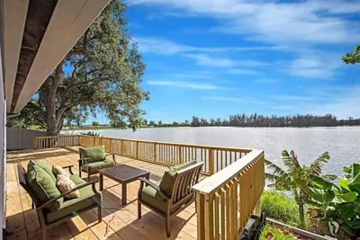 Image de Lake house home 3/1 super endroit pour se détendre et profiter du sud de la Floride