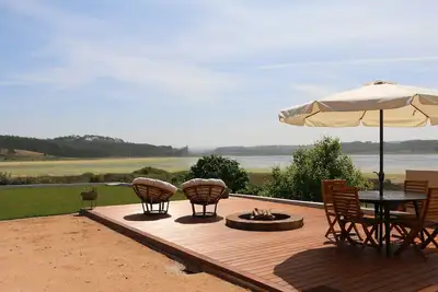 Image de La Casinha, située dans un lieu paradisiaque, a en arrière-plan la lagune.