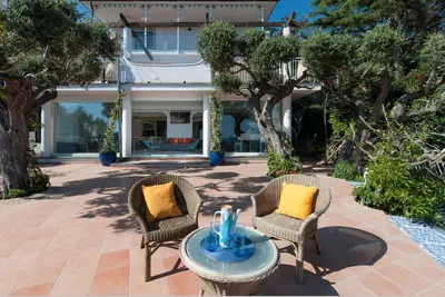 Image de Villa Nerano avec vue panoramique sur l'océan depuis plusieurs niveaux de terrasses
