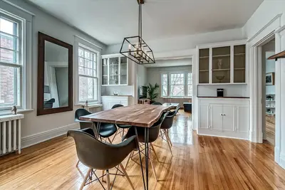 Image de Unique, spacieux appartement récemment rénové de 1600 pieds carrés.