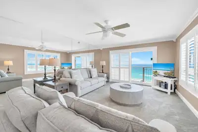 Image de Condo au bord de la plage au 9e étage ~ Mise à jour avec grand balcon!