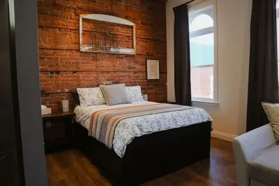 Image de Debonaire Suites - 201 Arbor, Centre-ville, Stratford, Suite moderne au centre-ville