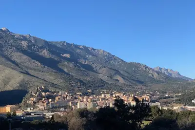 Location appartement T2, 45m2 à Corte : résidence calme, vue sur la citadelle!