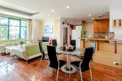 Image de Donia's: Écologique, confortable 3br * City Center * Condo @Ba Dinh District