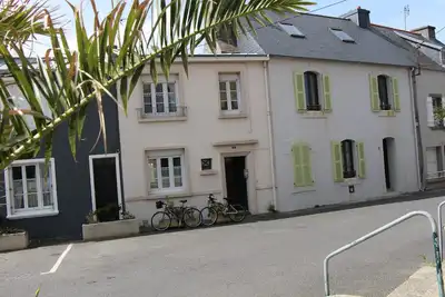 Maison en centre bourg de Camaret. On peut tout faire à pied. 2 lits en 160 cm.