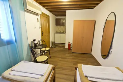 Image de Studio Stavros dans Lindos Village, à pied de la plage, des magasins, des cafés, des restaurants / bars