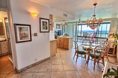 Image de Ocean Beachfront ~ 1 chambre ~ 275 $. Pas de frais de nettoyage ~ Service de ménage quotidien!