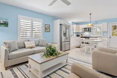 Image de Sanibel Shores A1, chalet de 2 chambres / 2 salles de bain, équipement de plage, serviettes de toilette, voiturette fournie