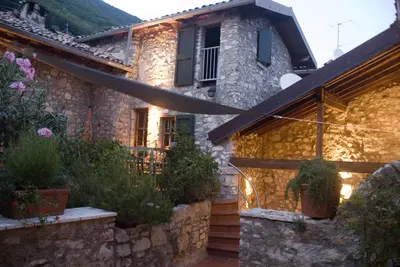 Image de Maison de vacances confortable dans le centre historique de Muslone, Gargnano