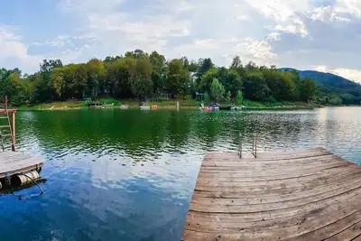 Image de Lodge sur le lac de vacances