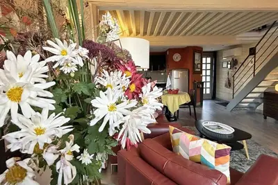 Image de Gîte au cœur d'un village médiéval, charme et confort moderne