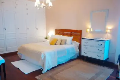 Image de Centre de toucher, grand appartement + terrasse + parking + WiFi + A / A