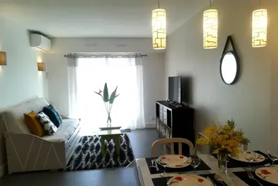 Image de Golfe-Juan les Pins: 2 pièces, clim, wifi, piscine, parking, plages, commerces