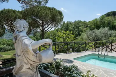 Image de Casale à pietra del 700 con parco e piscina