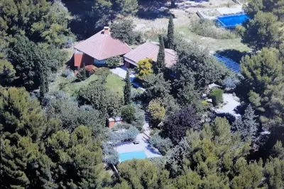 Image de Belle maison contemporaine flanquée sur la colline d'Eguilles