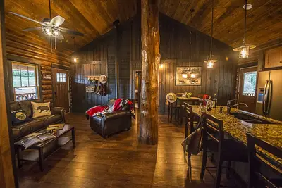 Image de Bear Creek Cabins - Cabine de 1040 pieds carrés