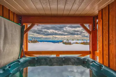 Image de 3br 3 Bath maison en ville-bain à remous privé, ski in skiout