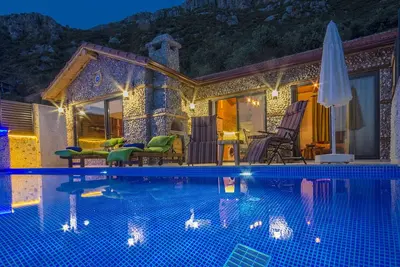 Image de Villa de lune de miel toute neuve avec piscine privée et vue sur la mer
