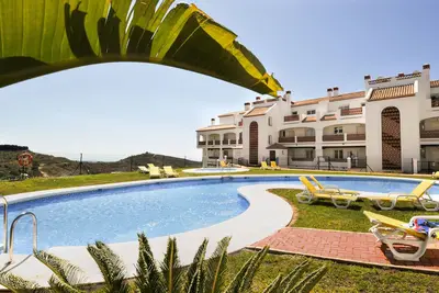 Image de Apt with sea view, communal pool and only a 10 minute drive from the beach!