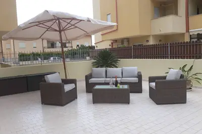 Image de Bel appartement de 3 chambres avec grand patio privé et jardin