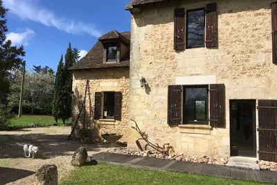 Image de Un gîte de 2 chambres avec piscine sur les rives de la Dordogne, Bergerac
