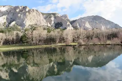 Image de Caché dans les pinons, à 1, 5 km des sources thermales du mont Princeton, une superbe vue sur le pont!