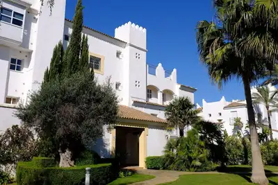 Image de À part Costa Ballena dans Urb. Exclusif 3d, 2b, A / C, garage, piscine, paddle.
