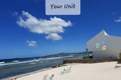 Image de \"Mer Kissed\" - Oceanfront, Deux Chambres. Deux Bains Condo Droit Sur La Plage!