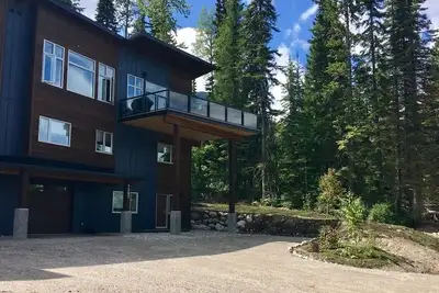 Image de Ski in Ski Out - 4 chambres / 3. 5 Townhome Bath à Kicking Horse Mountain Resort