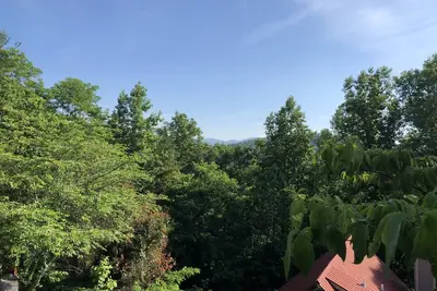Image de Village allemand de la rivière de montagne
