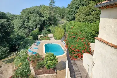 Image de Gite 120 m2 avec piscine privée, dans mas du19ème situé au coeur de la nature
