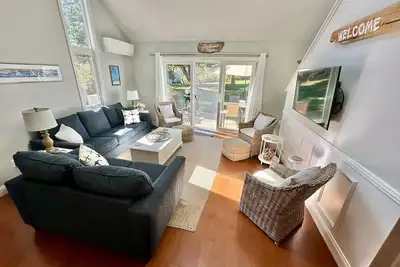 Image de Cuisine toute neuve, granit, acier inoxydable, salles de bains neuves, escalier droit, 6 laissez-passer de piscine (des frais s'appliquent) - Ho0697