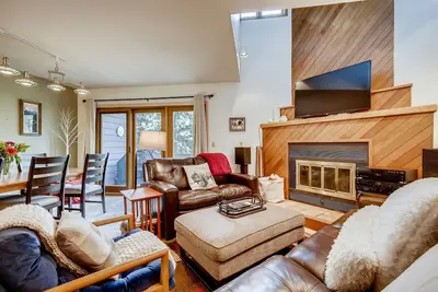 Image de Isolé Frisco 3br 3ba moins de 5 minutes à pied du coeur historique de la rue principale