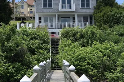 Image de Maison de vacances au bord de l'eau avec un quai