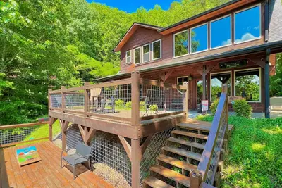 Image de South Side Serenity - Foyer extérieur / WiFi / Air Hockey / Isolé / Vue sur la montagne