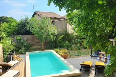 Image de Maison de ville très calme rénovée jardin piscine idéale famille